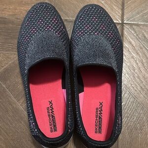 Skechers Women's Black and Pink Knit Loafers